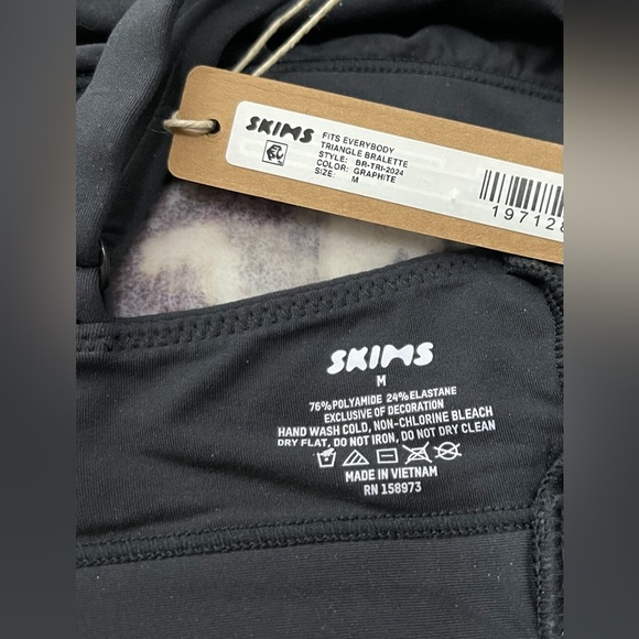 NWT Skims Fits Everybody Triangle Bralette Graphite Black Size Medium - Picture 5 of 5